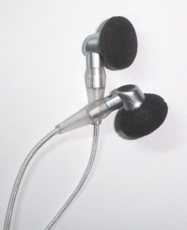 ear-plugs-head-phones-3-1242737.jpg